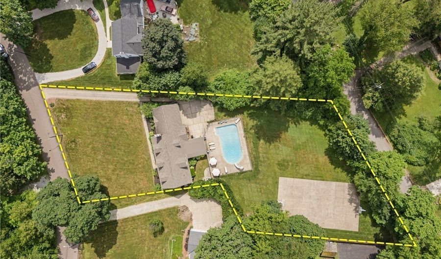 70 S Meadowcroft Dr, Akron, OH 44313 - 4 Beds, 3 Bath