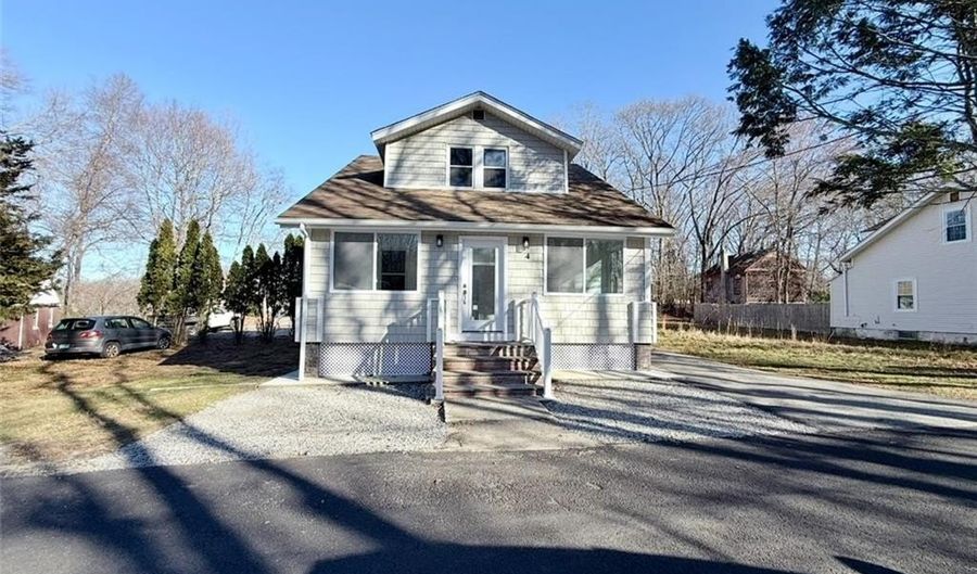 4 Arcade St, Johnston, RI 02919 - 3 Beds, 2 Bath