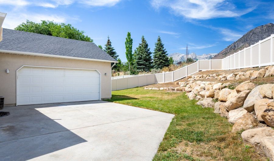 3926 W 10400 N, Cedar Hills, UT 84062 - 3 Beds, 2 Bath
