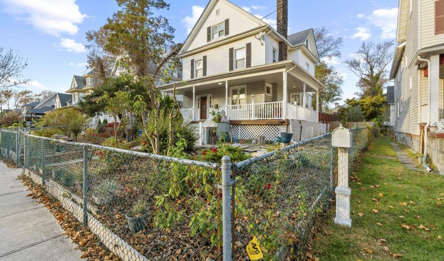 1007 4th Ave, Asbury Park, NJ 07712 - 6 Beds, 2 Bath