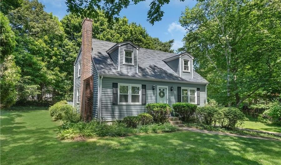 27 Fairway Dr, North Kingstown, RI 02852 - 3 Beds, 3 Bath