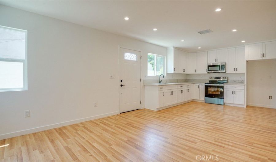 856 W 47th St, Los Angeles, CA 90037 - 12 Beds, 8 Bath