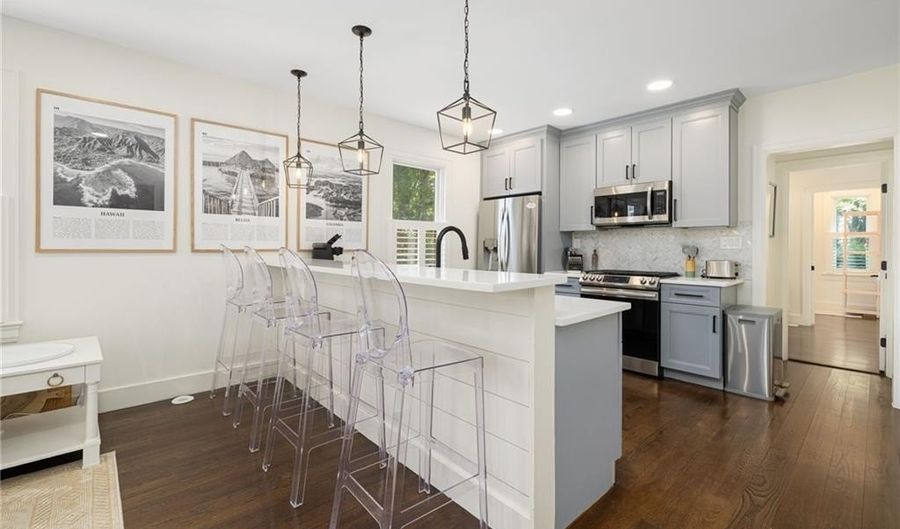 8 Cross St 1, Newport, RI 02840 - 2 Beds, 2 Bath
