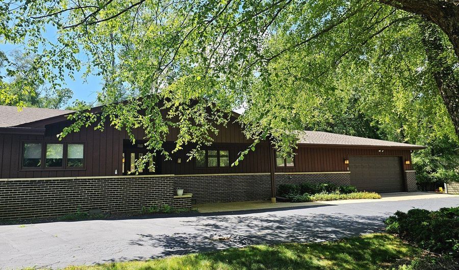 9616 Zimmer Dr, Algonquin, IL 60102 - 3 Beds, 3 Bath
