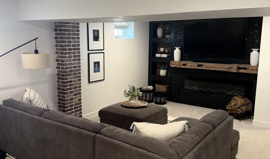 200 S 3RD St, Beresford, SD 57004 - 4 Beds, 2 Bath