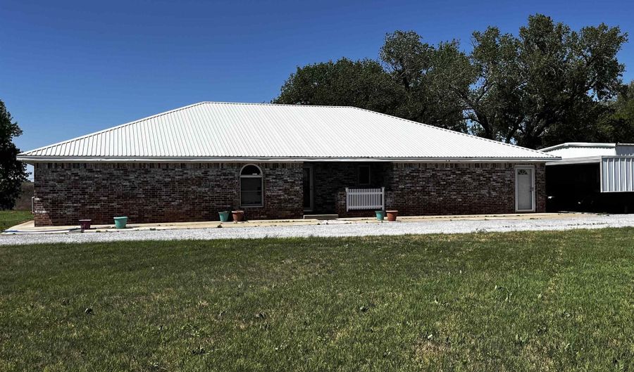 138956 EW 10 Rd, Beaver, OK 73932 - 5 Beds, 3 Bath