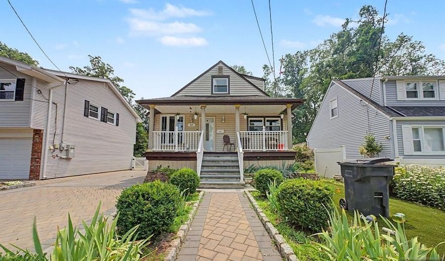 92 Blauvelt Ave, Bergenfield, NJ 07621 - 4 Beds, 3 Bath
