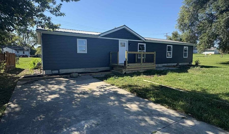 406 W Lincoln St, Ashley, IN 46705 - 3 Beds, 2 Bath
