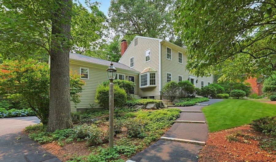 32 Thayer Farm Rd, Attleboro, MA 02703 - 5 Beds, 3 Bath