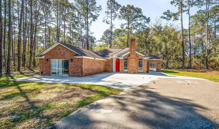 1 Royal Pines Blvd, Beaufort, SC 29907 - 4 Beds, 2 Bath