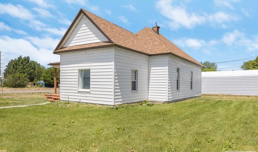3617 E Lincoln Rd, Ammon, ID 83401 - 3 Beds, 1 Bath