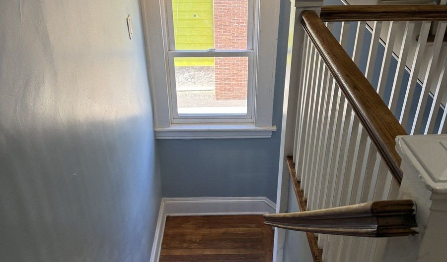 87 Manhattan Ave 2nd floor, Bridgeport, CT 06606 - 2 Beds, 1 Bath