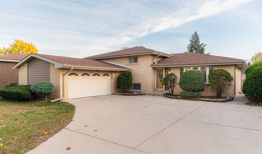 1527 W Holtz Ave, Addison, IL 60101 - 3 Beds, 3 Bath