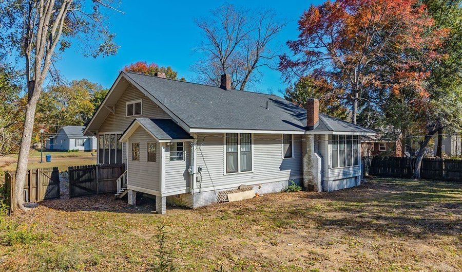 135 Panola, Batesville, MS 38606 - 4 Beds, 2 Bath