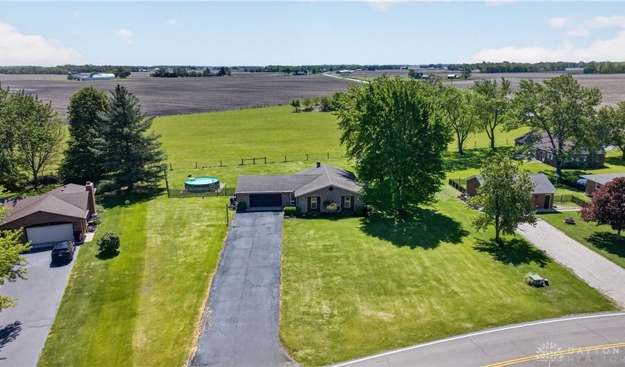 2115 Meadow Ln, Arcanum, OH 45304 - 3 Beds, 2 Bath