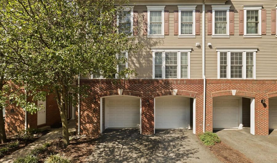 7124 HUNTLEY CREEK Pl 76A, Alexandria, VA 22306 - 3 Beds, 2 Bath