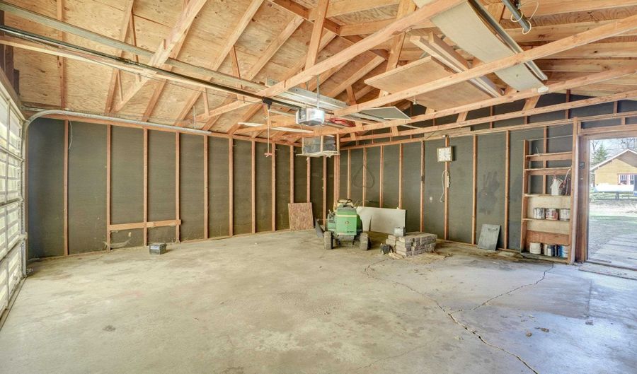 910 2nd Ave, Armstrong, IA 50514 - 4 Beds, 2 Bath
