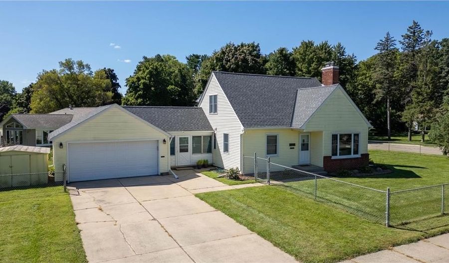 2009 W Oakland Ave, Austin, MN 55912 - 3 Beds, 3 Bath