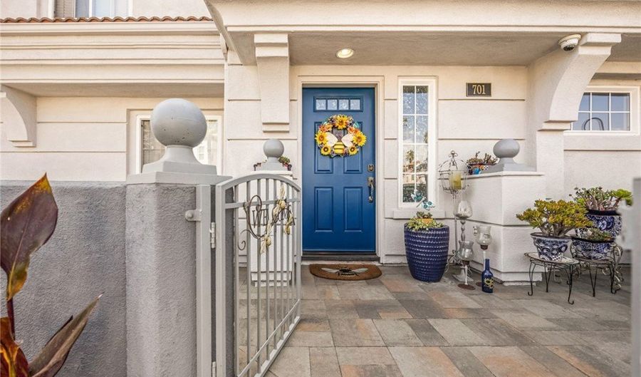 701 N Cleveland St, Oceanside, CA 92054 - 3 Beds, 4 Bath