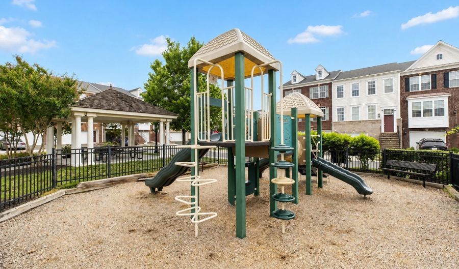 25099 PRAIRIE FIRE Sq, Aldie, VA 20105 - 3 Beds, 4 Bath