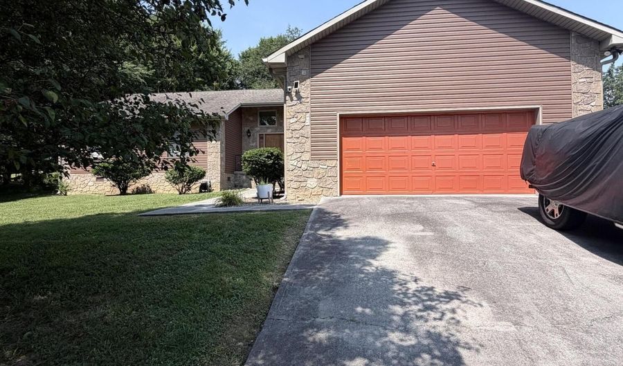 215 Back Nine Dr, Baneberry, TN 37890 - 3 Beds, 3 Bath