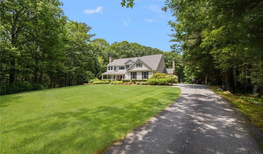 4 Brookfield Ct, East Greenwich, RI 02818 - 4 Beds, 6 Bath