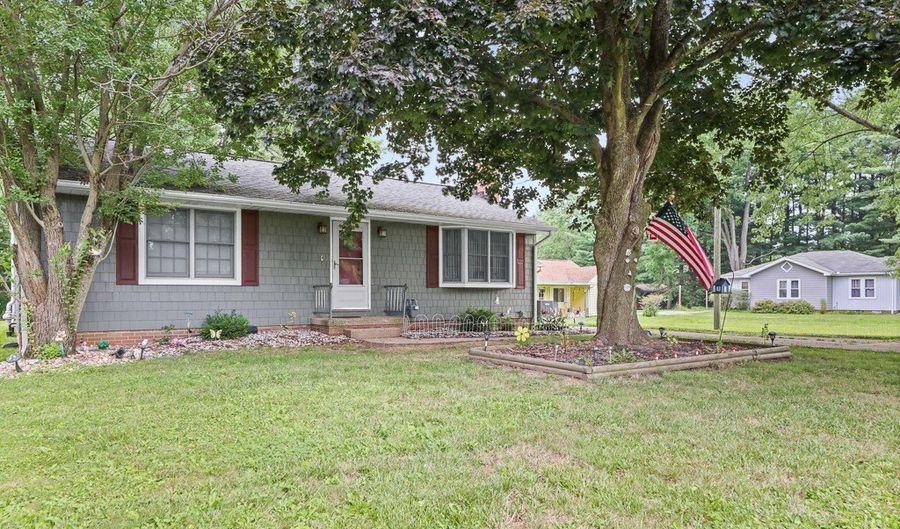 306 E Beech St, Alliance, OH 44601 - 3 Beds, 2 Bath