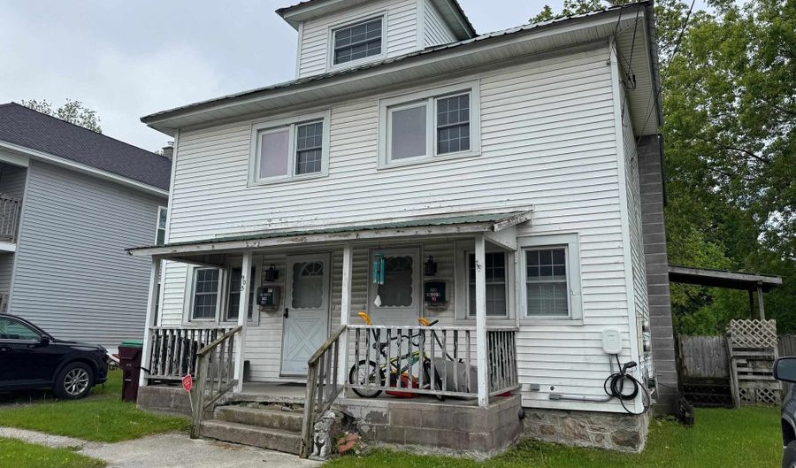 905 County St, Bennington, VT 05201 - 4 Beds, 2 Bath