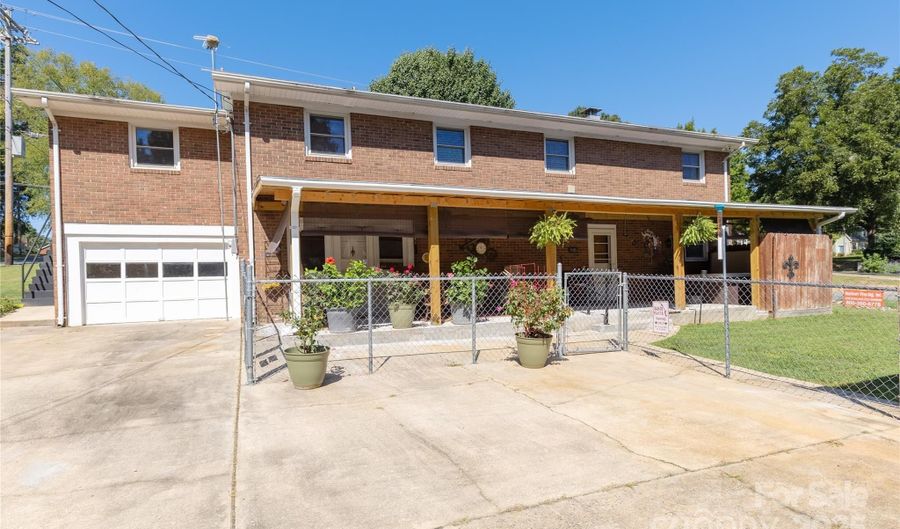 504 Ridge St, Albemarle, NC 28001 - 4 Beds, 3 Bath