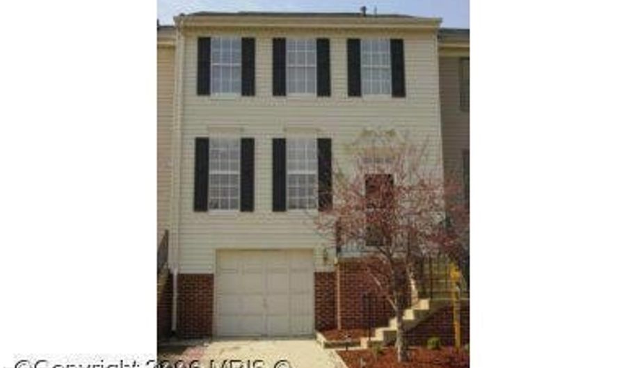 21057 CORNERPOST Sq, Ashburn, VA 20147 - 3 Beds, 3 Bath