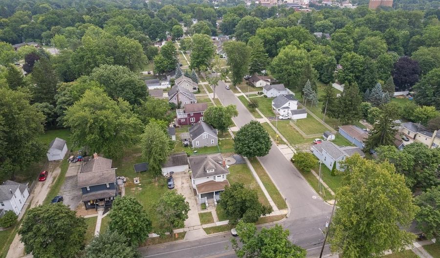 306 N McKenzie St, Adrian, MI 49221 - 3 Beds, 2 Bath