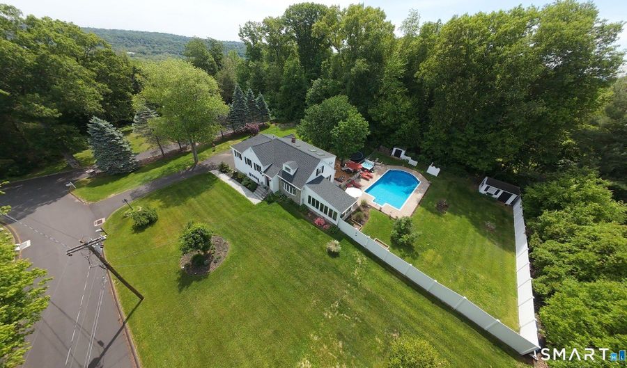 13 Pleasant Rise Cir, Brookfield, CT 06804 - 3 Beds, 4 Bath