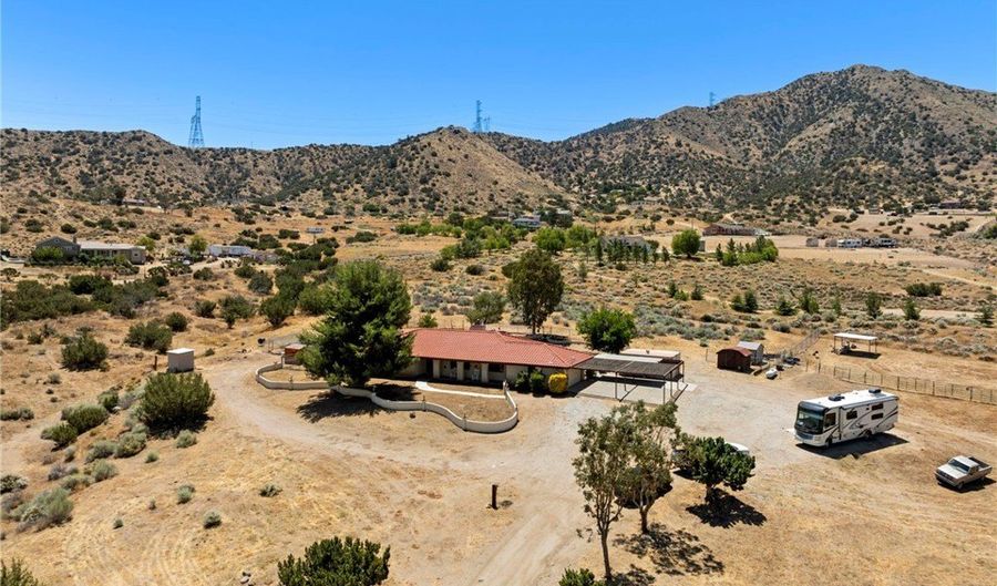 902 Searchlight Ranch Rd, Acton, CA 93510 - 3 Beds, 3 Bath