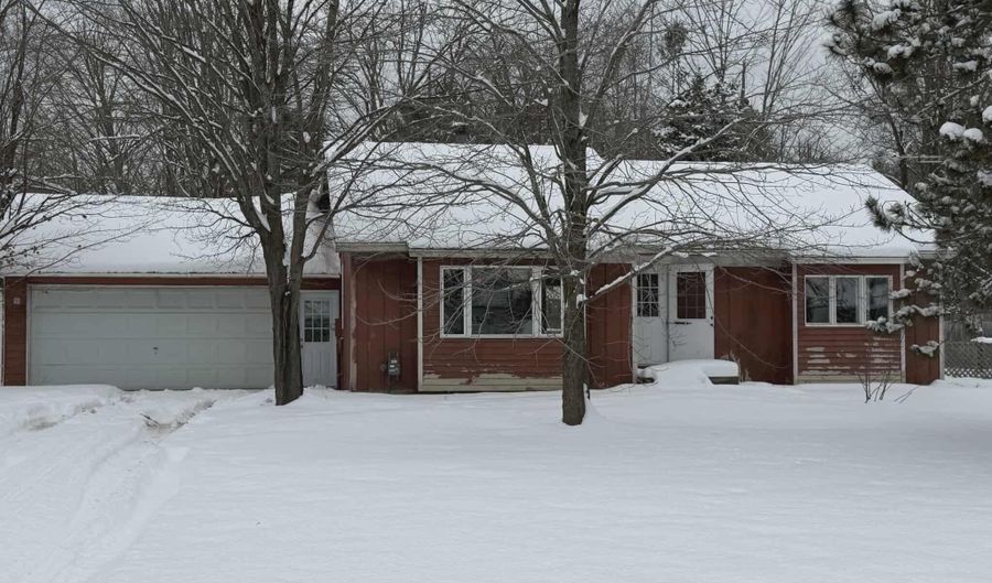 7084 Center St, Alanson, MI 49706 - 2 Beds, 2 Bath