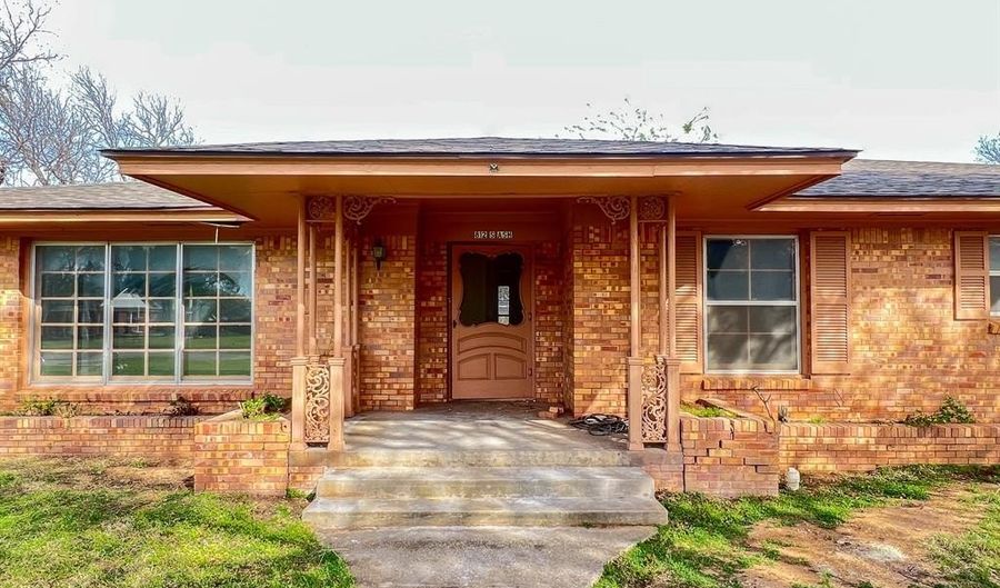 812 S Ash St, Archer City, TX 76351 - 3 Beds, 3 Bath
