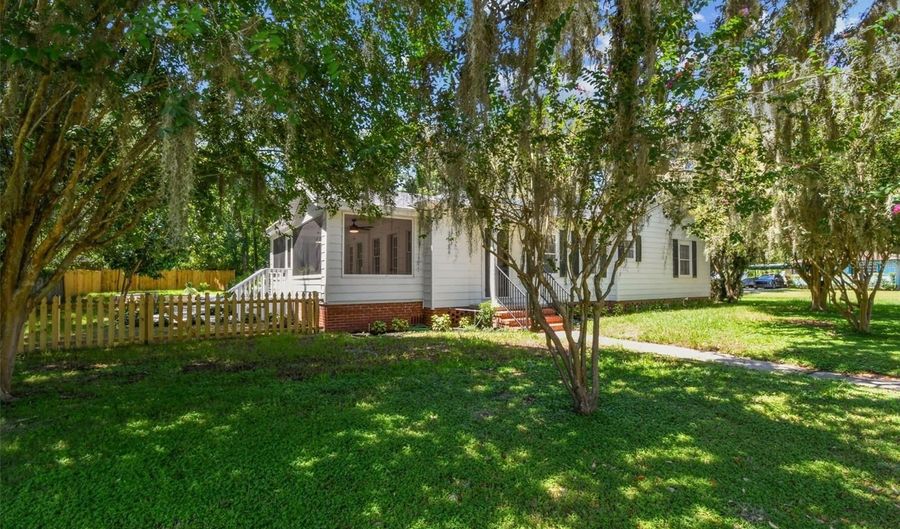 425 E VINE St, Bartow, FL 33830 - 3 Beds, 2 Bath