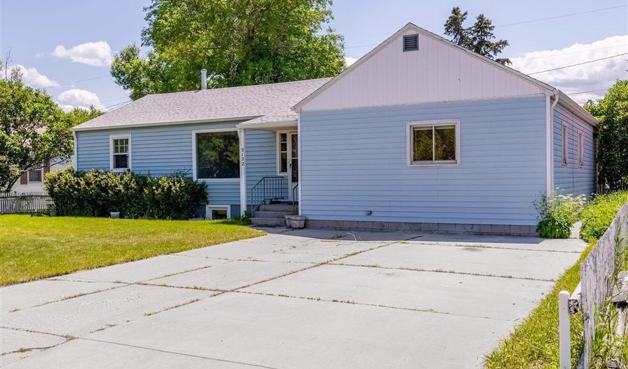 2122 Peake Ave, Cody, WY 82414 - 4 Beds, 2 Bath