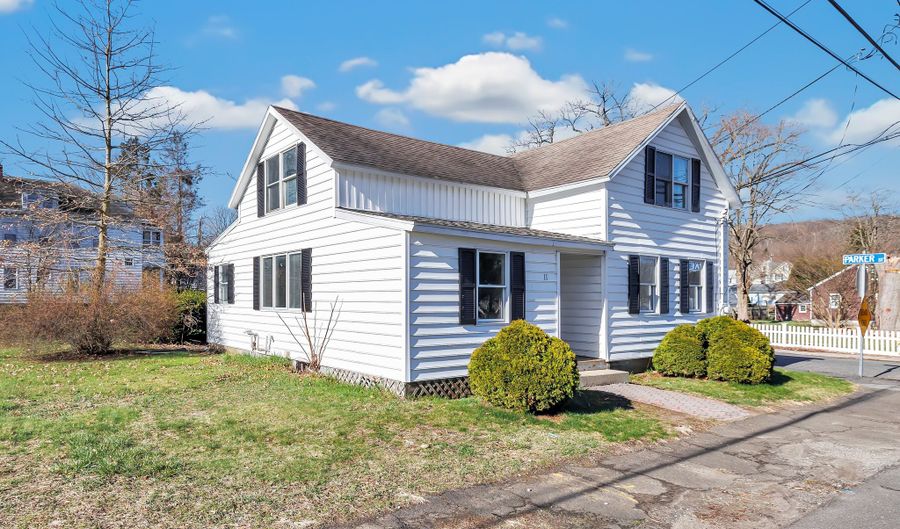 11 Mary St, Ansonia, CT 06401 - 3 Beds, 1 Bath