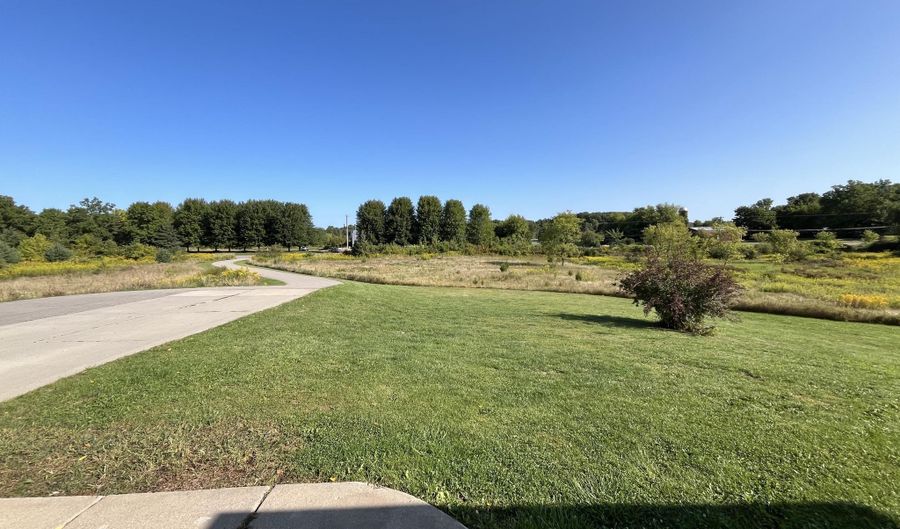 8866 Cascade Rd SE, Ada, MI 49301 - 5 Beds, 3 Bath