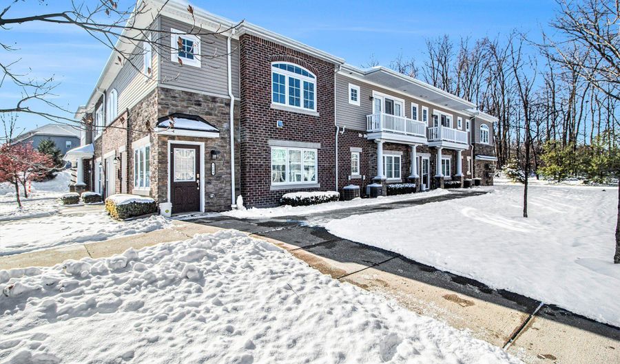 5610 Arbor Chase Dr, Ann Arbor, MI 48103 - 2 Beds, 2 Bath