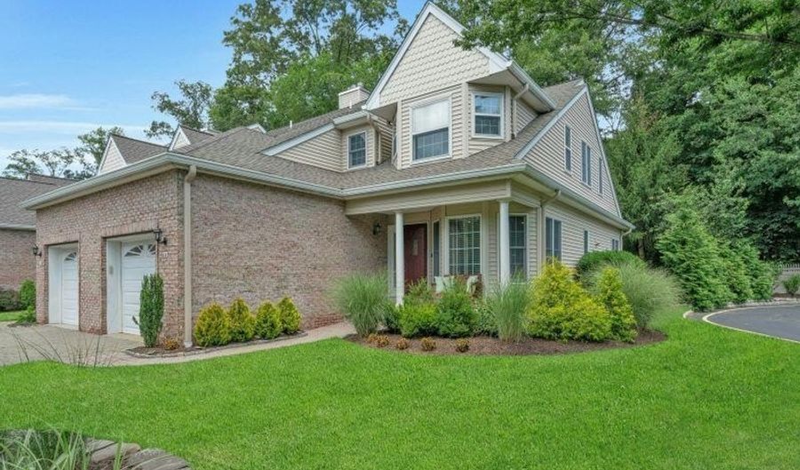 111 Trotters Ln, Allendale, NJ 07401 - 3 Beds, 4 Bath