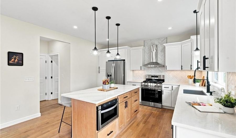 50 Planet Ave, East Providence, RI 02915 - 3 Beds, 3 Bath