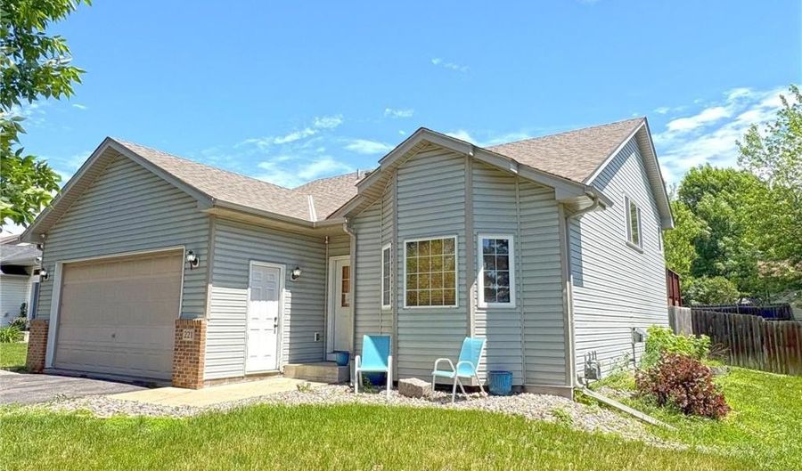 221 Florence Ave S, Annandale, MN 55302 - 3 Beds, 2 Bath