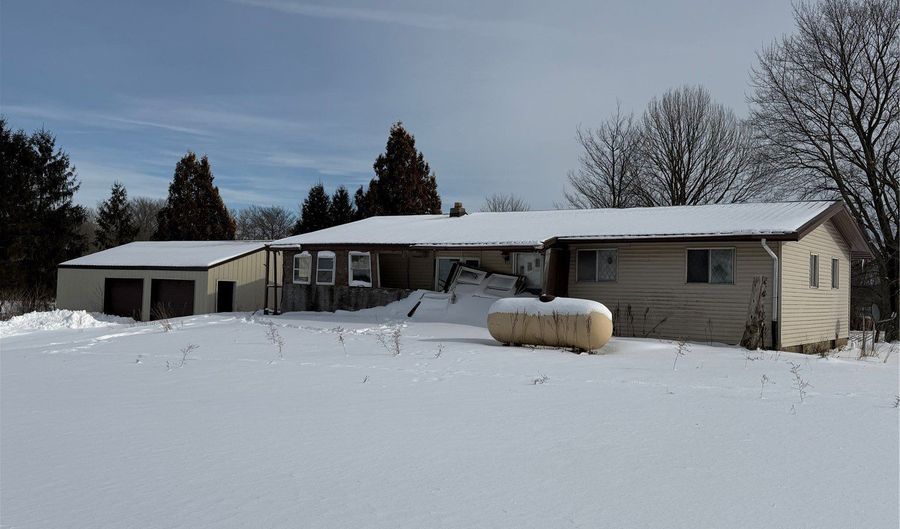 8751 CROSSINGVILLE Rd, Albion, PA 16401 - 3 Beds, 1 Bath