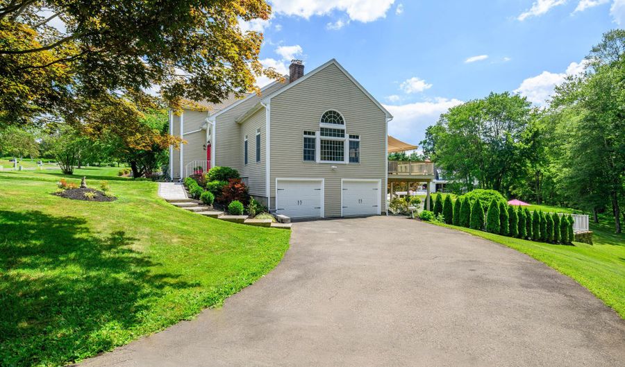 20 Laura Dr, Danbury, CT 06811 - 4 Beds, 5 Bath