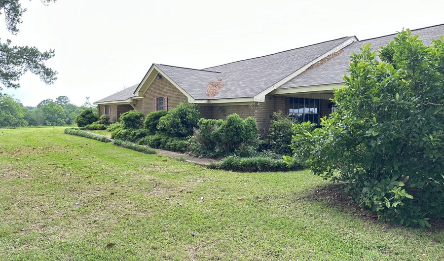 122 E Simpson Highway 28 Hwy, Magee, MS 39111 - 4 Beds, 3 Bath