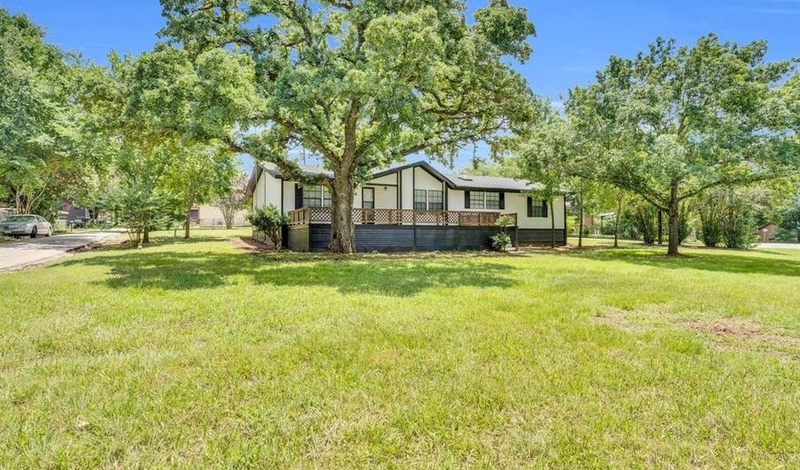 100 Chambers Dr, Alvarado, TX 76009 - 3 Beds, 2 Bath