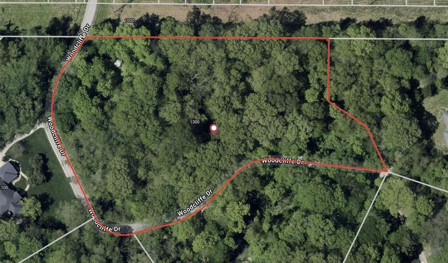 1300 Woodcliffe Dr, Alton, IL 62002 - 0 Beds, 0 Bath