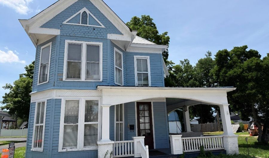 305 Bracken St, Augusta, KY 41002 - 6 Beds, 1 Bath