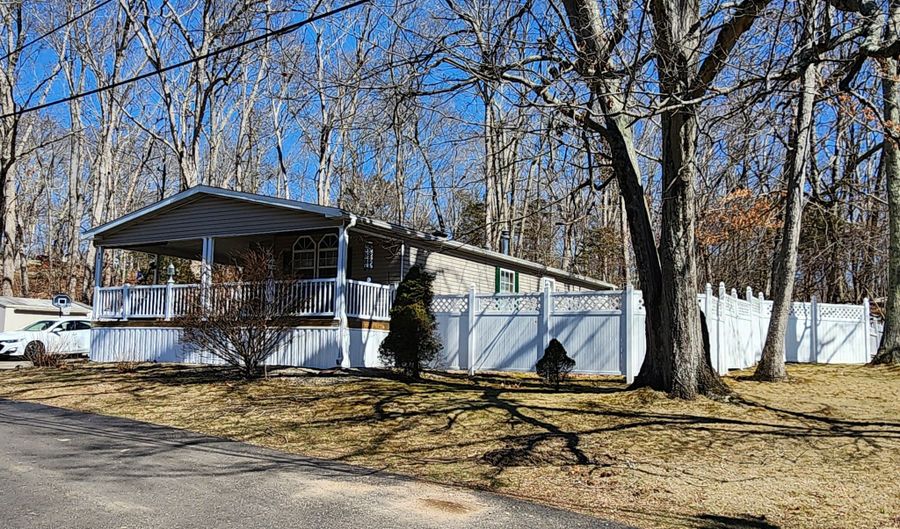 43 Evergreen Park, Clinton, CT 06413 - 2 Beds, 2 Bath